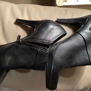 BANDOLINO Ankle boot 3 1/2 inch heels size 10M